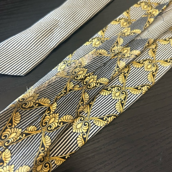Vintage Gianni Versace Silk Tie - Baroque Gold & Black Design - Picture 5 of 8
